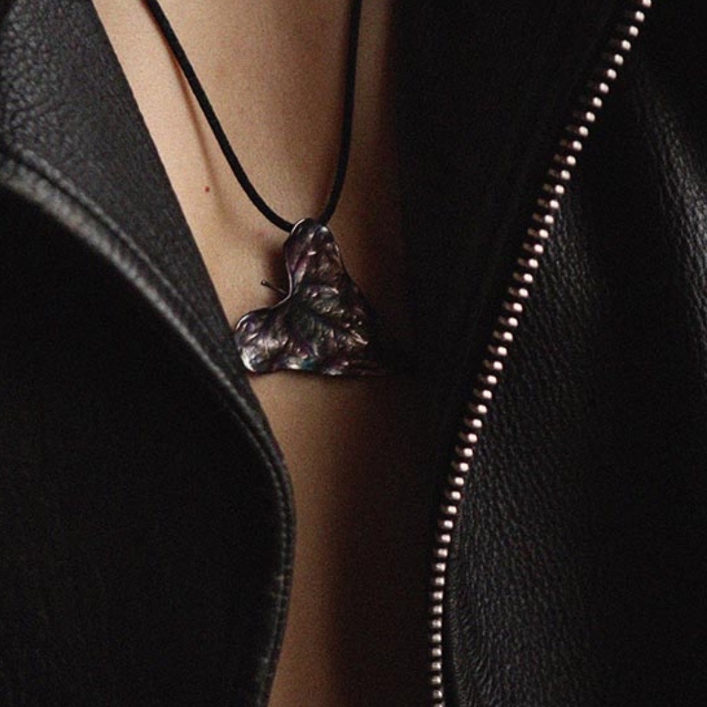 Smilax leaf pendant in silver